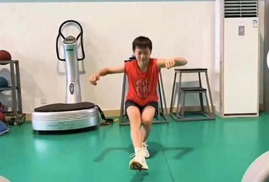 娇妻舒爽高潮呻吟公交车白浆