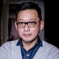法律上的父亲和法律上的两个女儿