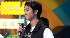 斯嘉丽裸乳照无奶罩视频